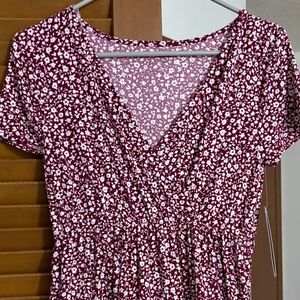 Chic V-Neck Floral Maxi Dress in Burgundy and White